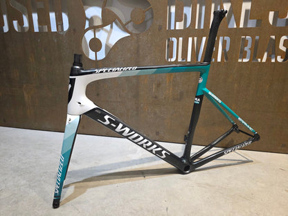 Rennradrahmen von Specialized, SPECIALIZED SWORKS TARMAC DISC RAHMENSET BORA HANSGROHE / 58CM vor USEDBIKES - OB.DE Hintergrund