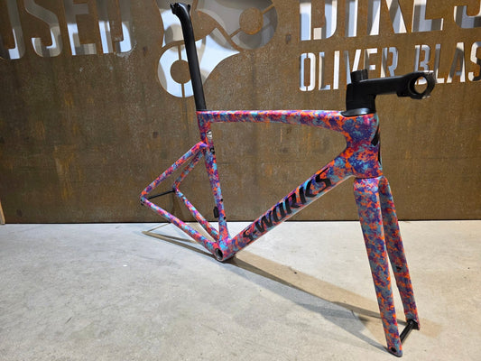 Rennradrahmen von Specialized, SPECIALIZED SWORKS TARMAC SL7 RAHMENSET / DISC / 54CM vor USEDBIKES - OB.DE Hintergrund