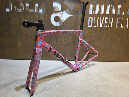 Rennradrahmen von Specialized, SPECIALIZED SWORKS TARMAC SL7 RAHMENSET / DISC / 54CM vor USEDBIKES - OB.DE Hintergrund