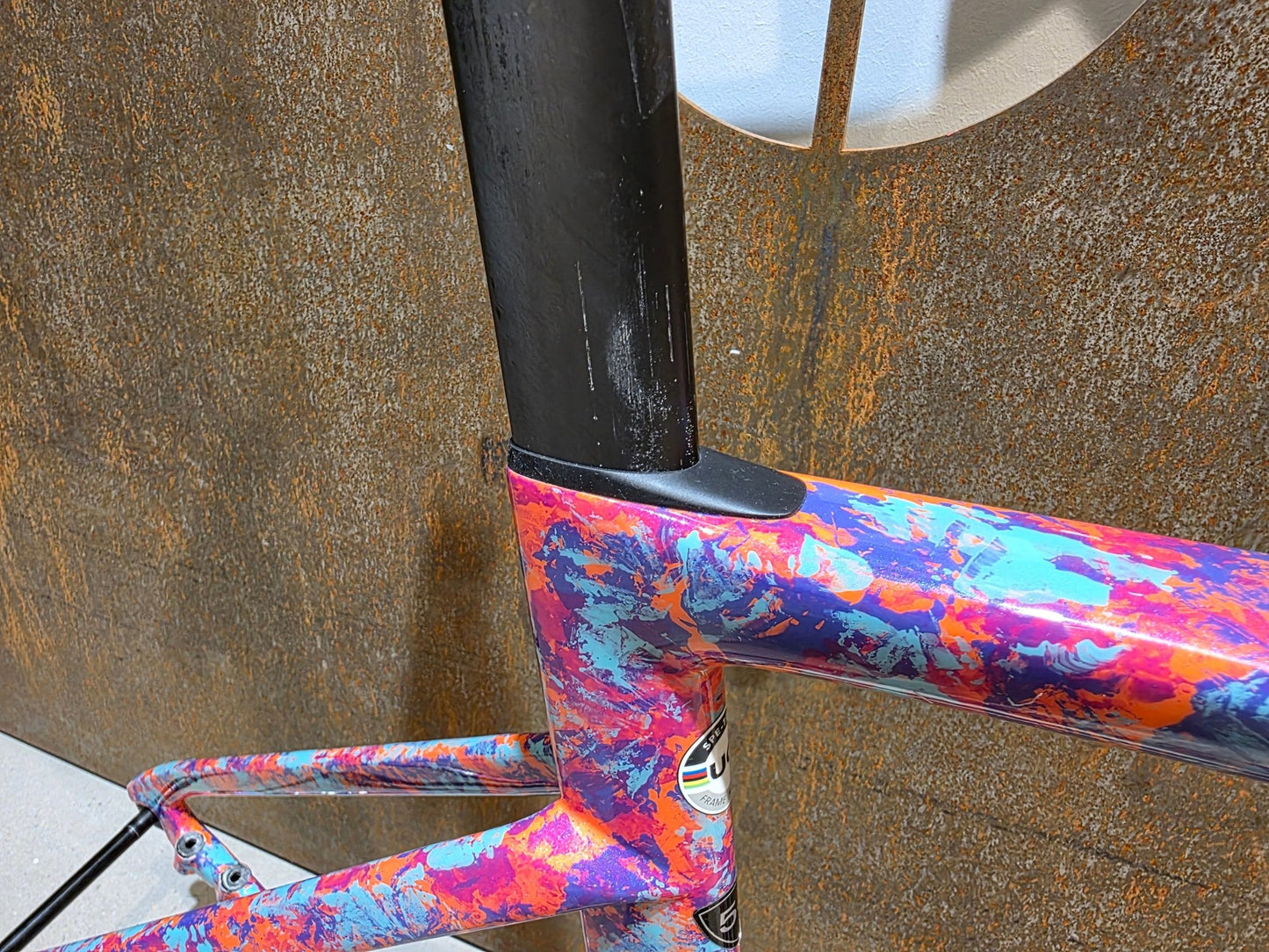 Rennradrahmen von Specialized, SPECIALIZED SWORKS TARMAC SL7 RAHMENSET / DISC / 54CM vor USEDBIKES - OB.DE Hintergrund