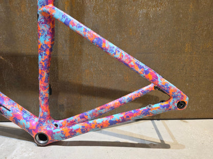 Rennradrahmen von Specialized, SPECIALIZED SWORKS TARMAC SL7 RAHMENSET / DISC / 54CM vor USEDBIKES - OB.DE Hintergrund