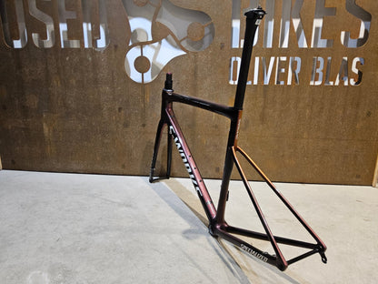 Rennradrahmen von Specialized, SPECIALIZED SWORKS TARMAC SL8 RAHMENSET / DISC / 56CM vor USEDBIKES - OB.DE Hintergrund