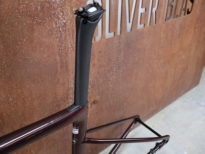 Rennradrahmen von Specialized, SPECIALIZED SWORKS TARMAC SL8 RAHMENSET / RED TO BLACK PEARL / DISC / 49CM vor USEDBIKES - OB.DE Hintergrund