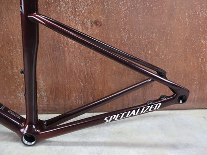 Rennradrahmen von Specialized, SPECIALIZED SWORKS TARMAC SL8 RAHMENSET / RED TO BLACK PEARL / DISC / 49CM vor USEDBIKES - OB.DE Hintergrund