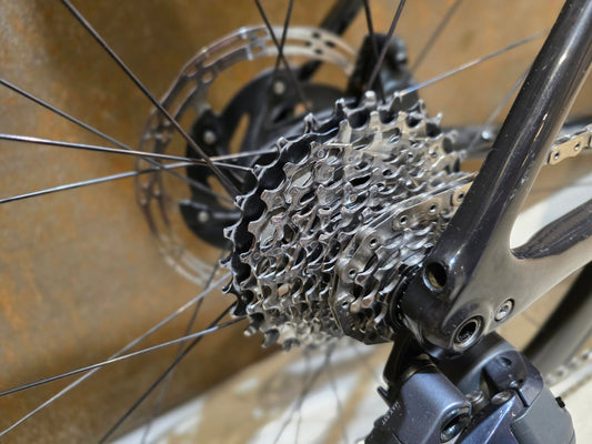 Rennrad von Specialized, SPECIALIZED TARMAC SL 6 SPORT / CUSTOMBUILD / 54CM vor USEDBIKES - OB.DE Hintergrund