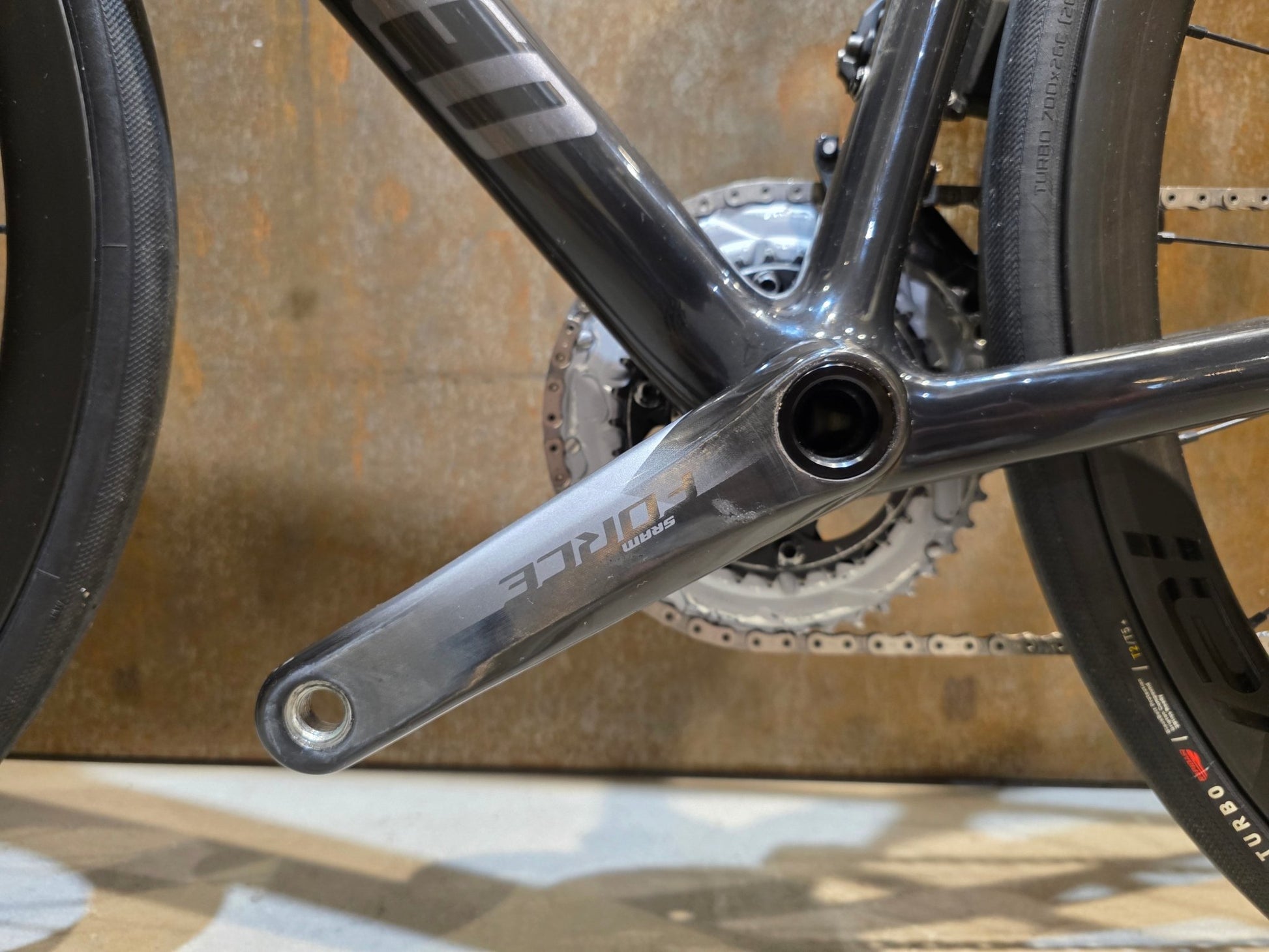 Rennrad von Specialized, SPECIALIZED TARMAC SL 6 SPORT / CUSTOMBUILD / 54CM vor USEDBIKES - OB.DE Hintergrund
