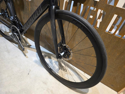 Rennrad von Specialized, SPECIALIZED TARMAC SL 6 SPORT / CUSTOMBUILD / 54CM vor USEDBIKES - OB.DE Hintergrund
