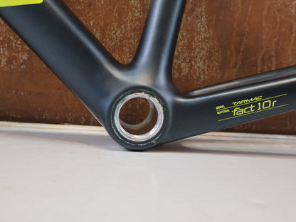 Rennradrahmen von Specialized, SPECIALIZED TARMAC SL6 DISC RAHMENSET / GRÖßE 52 CM / SATIN COOL GREY CARBON FRAMESET vor USEDBIKES-OB.DE Hintergrund