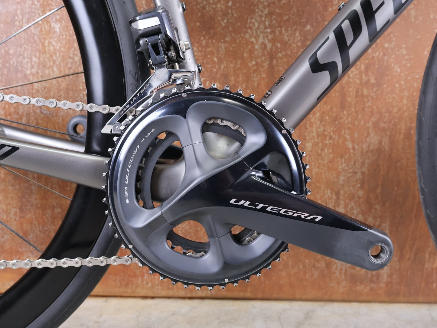 Rennrad von Specialized, SPECIALIZED TARMAC SL7 EXPERT UDI2 / SHIMANO ULTEGRA DI2 – DT SWISS ARC 1600 45 MM – GRÖSSE 52 CM vor USEDBIKES - OB.DE Hintergrund