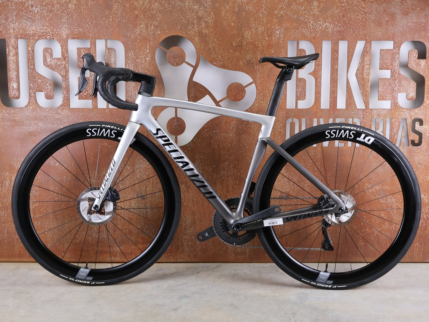 Rennrad von Specialized, SPECIALIZED TARMAC SL7 EXPERT UDI2 / SHIMANO ULTEGRA DI2 – DT SWISS ARC 1600 45 MM – GRÖSSE 52 CM vor USEDBIKES - OB.DE Hintergrund