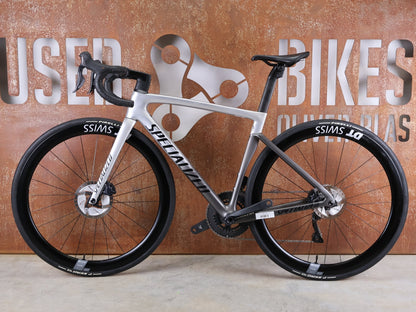 Rennrad von Specialized, SPECIALIZED TARMAC SL7 EXPERT UDI2 / SHIMANO ULTEGRA DI2 – DT SWISS ARC 1600 45 MM – GRÖSSE 52 CM vor USEDBIKES - OB.DE Hintergrund