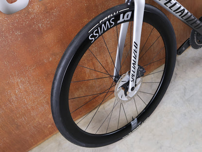 Rennrad von Specialized, SPECIALIZED TARMAC SL7 EXPERT UDI2 / SHIMANO ULTEGRA DI2 – DT SWISS ARC 1600 45 MM – GRÖSSE 52 CM vor USEDBIKES - OB.DE Hintergrund