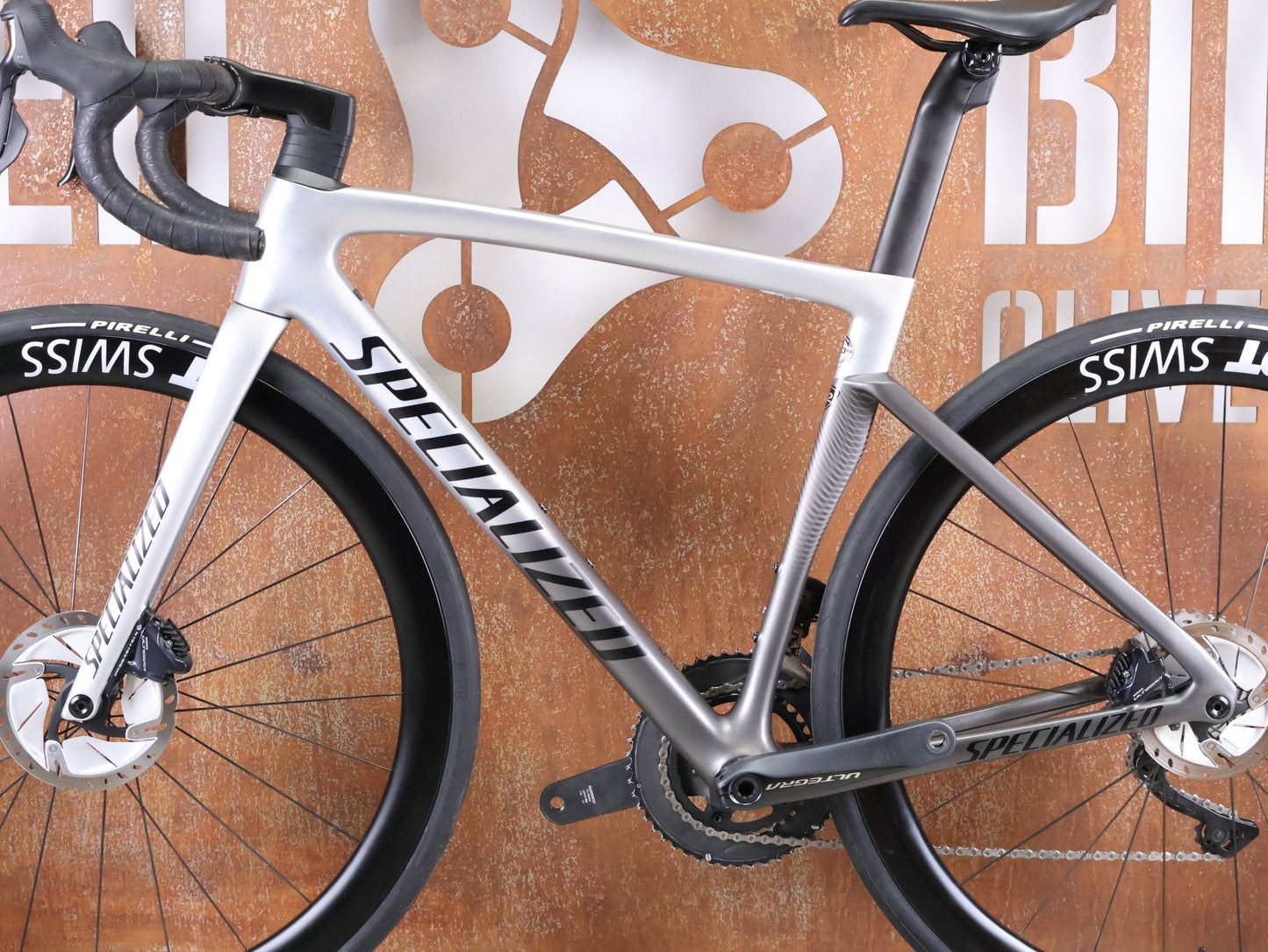 Rennrad von Specialized, SPECIALIZED TARMAC SL7 EXPERT UDI2 / SHIMANO ULTEGRA DI2 – DT SWISS ARC 1600 45 MM – GRÖSSE 52 CM vor USEDBIKES - OB.DE Hintergrund