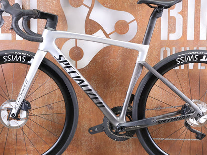 Rennrad von Specialized, SPECIALIZED TARMAC SL7 EXPERT UDI2 / SHIMANO ULTEGRA DI2 – DT SWISS ARC 1600 45 MM – GRÖSSE 52 CM vor USEDBIKES - OB.DE Hintergrund