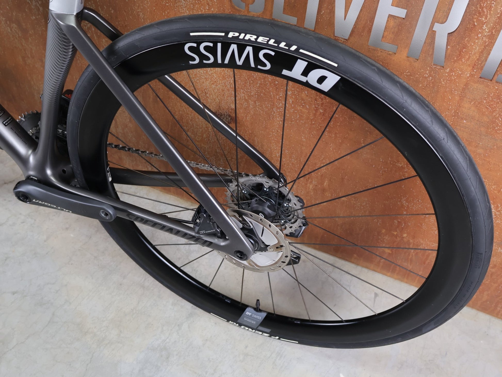 Rennrad von Specialized, SPECIALIZED TARMAC SL7 EXPERT UDI2 / SHIMANO ULTEGRA DI2 – DT SWISS ARC 1600 45 MM – GRÖSSE 52 CM vor USEDBIKES - OB.DE Hintergrund