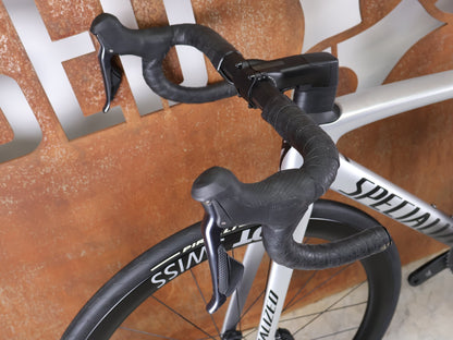 Rennrad von Specialized, SPECIALIZED TARMAC SL7 EXPERT UDI2 / SHIMANO ULTEGRA DI2 – DT SWISS ARC 1600 45 MM – GRÖSSE 52 CM vor USEDBIKES - OB.DE Hintergrund