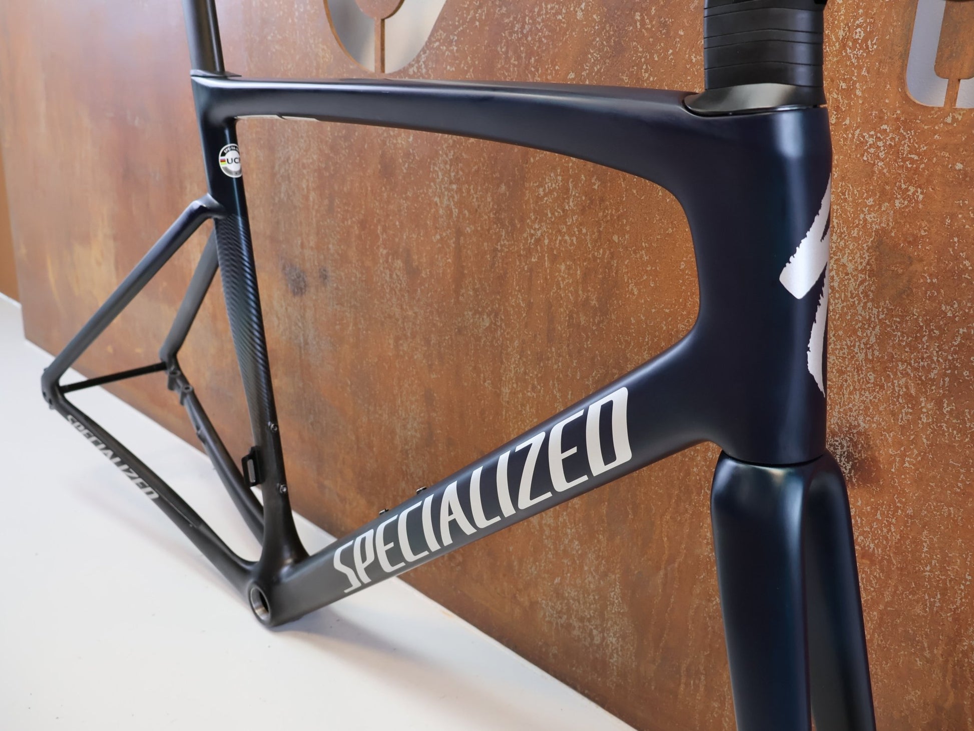 Rennradrahmen von Specialized, SPECIALIZED TARMAC SL7 RAHMENSET / GRÖßE 58 CM / SATIN TEAL TINT BLACK vor USEDBIKES-OB.DE Hintergrund