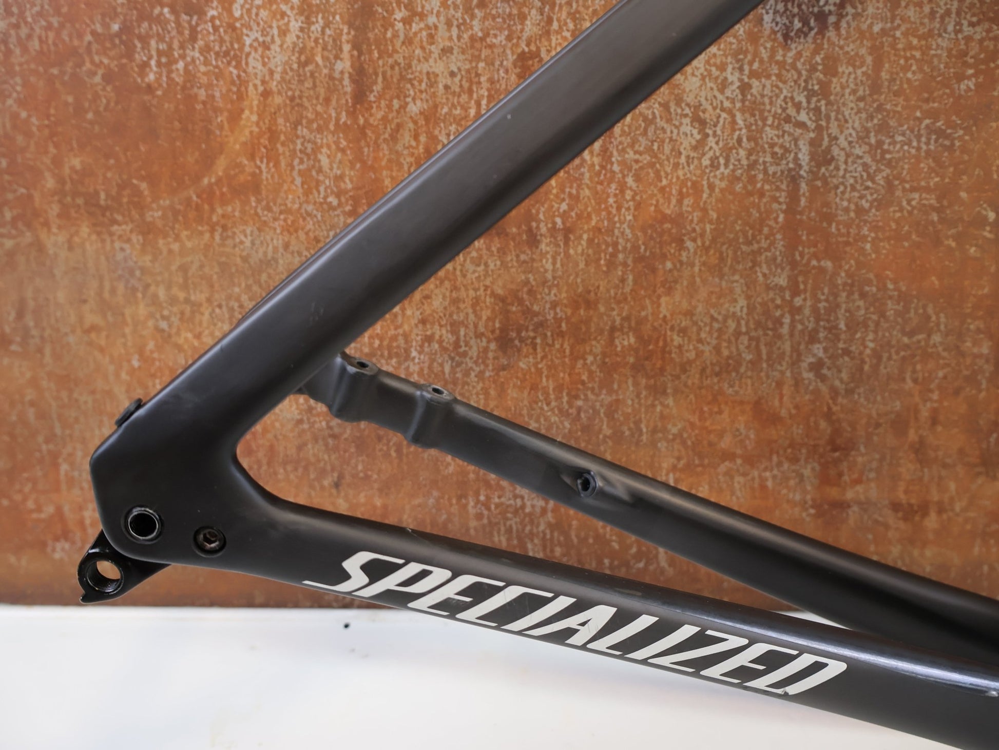Rennradrahmen von Specialized, SPECIALIZED TARMAC SL7 RAHMENSET / GRÖßE 58 CM / SATIN TEAL TINT BLACK vor USEDBIKES-OB.DE Hintergrund