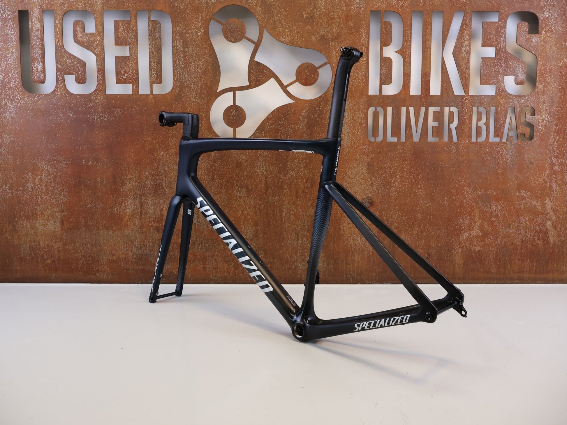 Rennradrahmen von Specialized, SPECIALIZED TARMAC SL7 RAHMENSET / GRÖßE 58 CM / SATIN TEAL TINT BLACK vor USEDBIKES-OB.DE Hintergrund
