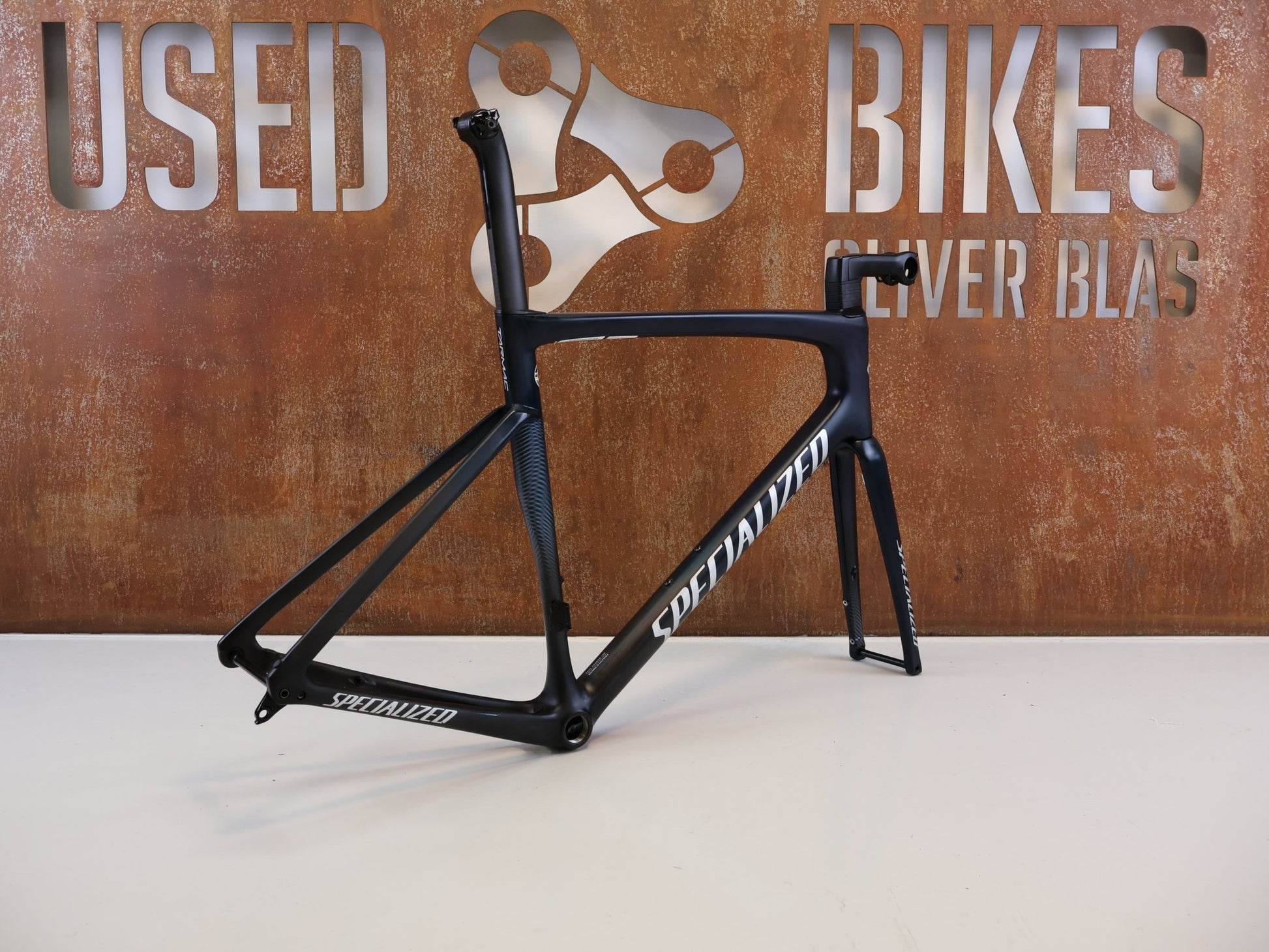 Rennradrahmen von Specialized, SPECIALIZED TARMAC SL7 RAHMENSET / GRÖßE 58 CM / SATIN TEAL TINT BLACK vor USEDBIKES-OB.DE Hintergrund