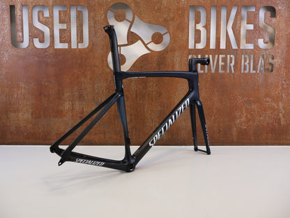 Rennradrahmen von Specialized, SPECIALIZED TARMAC SL7 RAHMENSET / GRÖßE 58 CM / SATIN TEAL TINT BLACK vor USEDBIKES-OB.DE Hintergrund