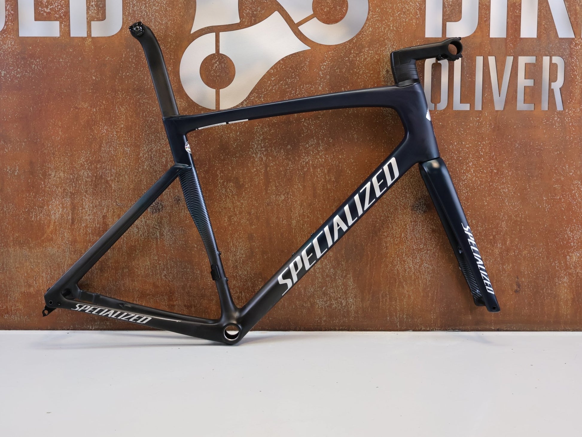 Rennradrahmen von Specialized, SPECIALIZED TARMAC SL7 RAHMENSET / GRÖßE 58 CM / SATIN TEAL TINT BLACK vor USEDBIKES-OB.DE Hintergrund