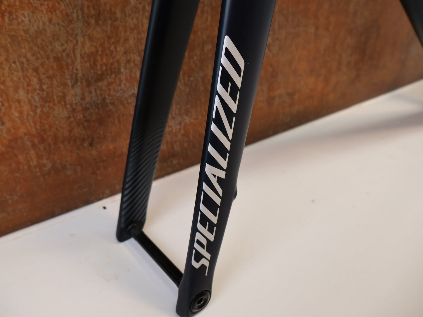 Rennradrahmen von Specialized, SPECIALIZED TARMAC SL7 RAHMENSET / GRÖßE 58 CM / SATIN TEAL TINT BLACK vor USEDBIKES-OB.DE Hintergrund