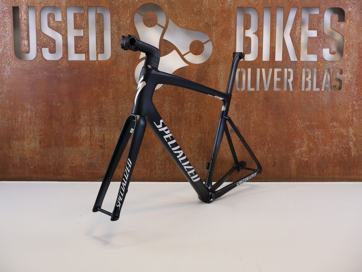 Rennradrahmen von Specialized, SPECIALIZED TARMAC SL7 RAHMENSET / GRÖßE 58 CM / SATIN TEAL TINT BLACK vor USEDBIKES-OB.DE Hintergrund
