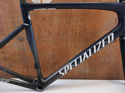 Rennradrahmen von Specialized, SPECIALIZED TARMAC SL7 RAHMENSET / GRÖßE 58 CM / SATIN TEAL TINT BLACK vor USEDBIKES-OB.DE Hintergrund