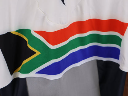 Anzug - BOH von Specialized, SPECIALIZED TGA ROOKIES OF RED BULL - BORA HANSGROHE AERO SKIN SUIT LS / SOUTH AFRICA CHAMPION vor USEDBIKES - OB.DE Hintergrund