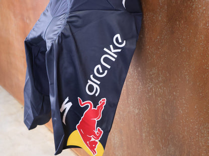 Anzug - BOH von Specialized, SPECIALIZED TGA ROOKIES OF RED BULL - BORA HANSGROHE ROAD SKIN SUIT SS / EINTEILER KURZ vor USEDBIKES - OB.DE Hintergrund