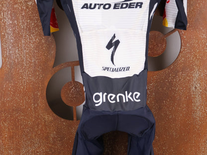 Anzug - BOH von Specialized, SPECIALIZED TGA ROOKIES OF RED BULL - BORA HANSGROHE ROAD SKIN SUIT SS / EINTEILER KURZ vor USEDBIKES - OB.DE Hintergrund