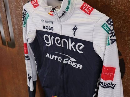 Langarm Trikot - BOH von Specialized, SPECIALIZED TGA ROOKIES OF RED BULL - BORA HANSGROHE THERMAL JERSEY LS / LANGARM TRIKOT vor USEDBIKES - OB.DE Hintergrund