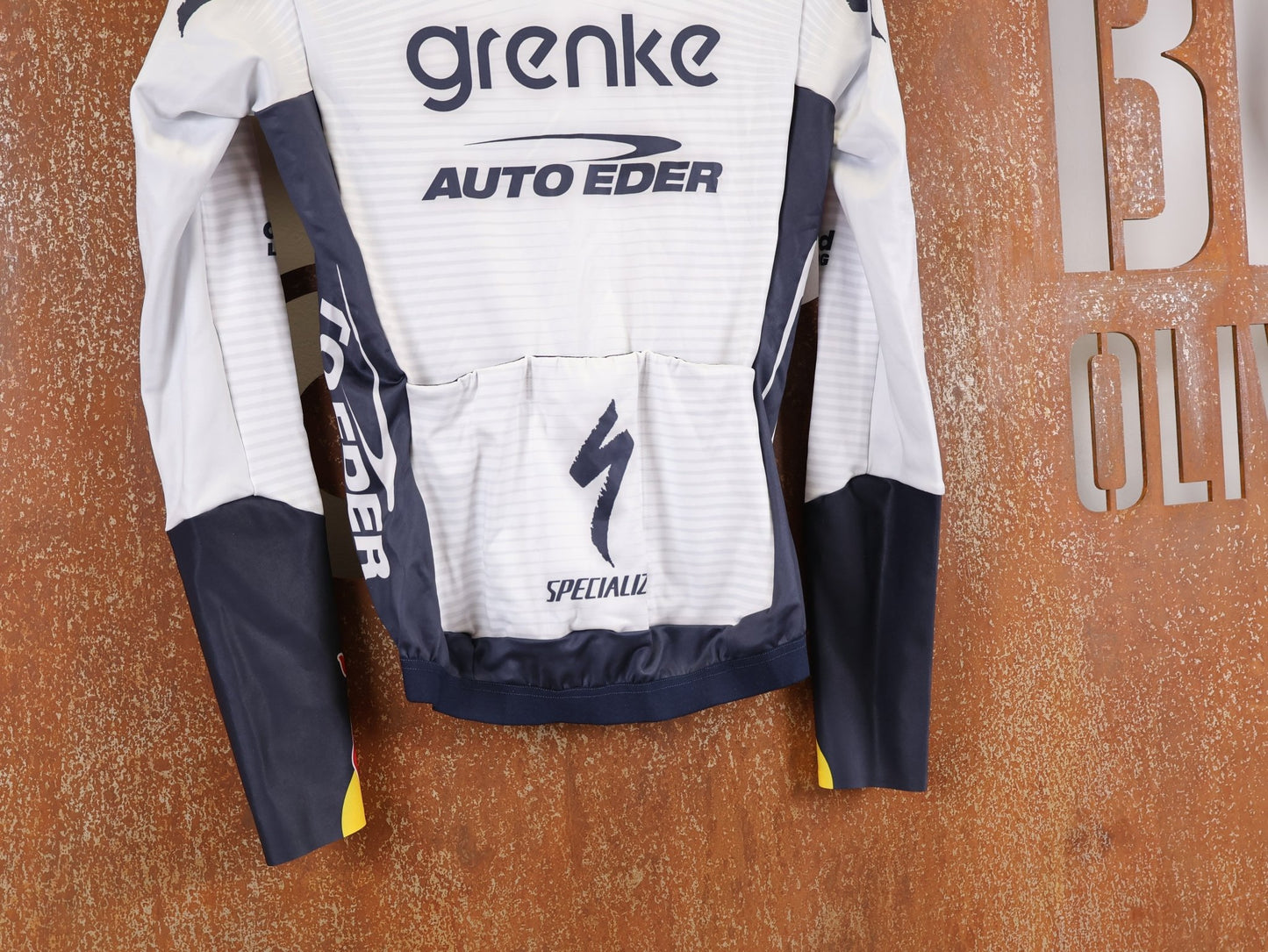 Langarm Trikot - BOH von Specialized, SPECIALIZED TGA ROOKIES OF RED BULL - BORA HANSGROHE THERMAL JERSEY LS / LANGARM TRIKOT vor USEDBIKES - OB.DE Hintergrund