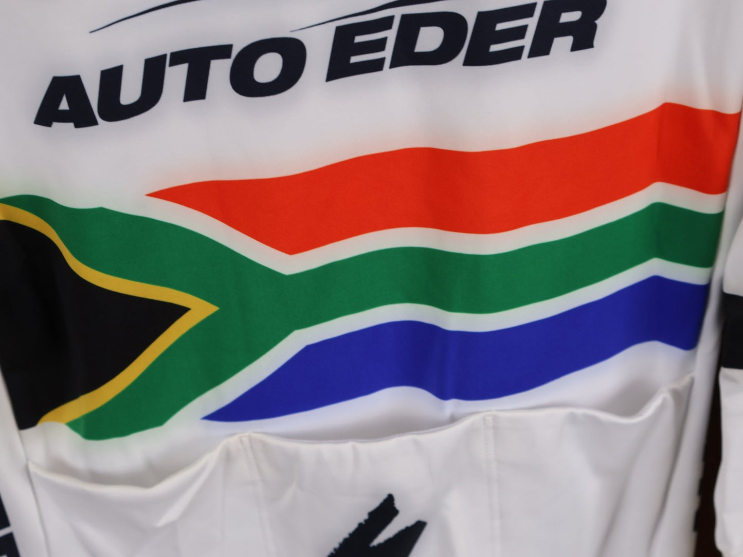 Langarm Trikot - BOH von Specialized, SPECIALIZED TGA ROOKIES OF RED BULL - BORA HANSGROHE THERMAL JERSEY LS / SOUTH AFRICA CHAMPION vor USEDBIKES - OB.DE Hintergrund