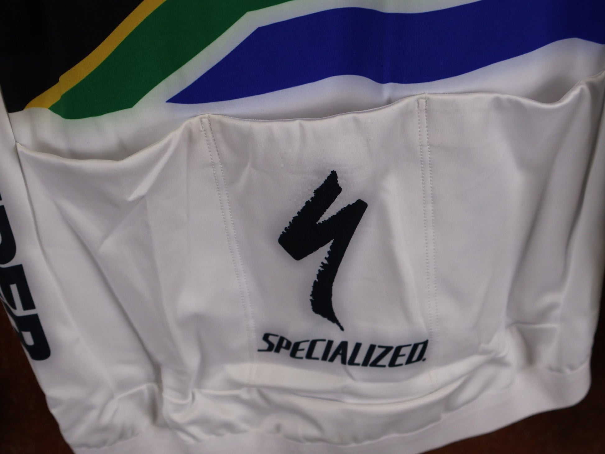 Langarm Trikot - BOH von Specialized, SPECIALIZED TGA ROOKIES OF RED BULL - BORA HANSGROHE THERMAL JERSEY LS / SOUTH AFRICA CHAMPION vor USEDBIKES - OB.DE Hintergrund