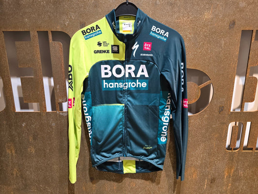 Langarm Trikot - BOH von Sportful, SPORTFUL BORA HANSGROHE BF PRO LS JERSEY / LANGARM TRIKOT in variant_title vor USEDBIKES - OB.DE Hintergrund