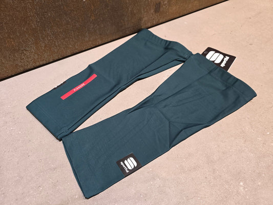 Zubehör - BOH von Sportful, SPORTFUL BORA HANSGROHE BOH FIANDRE KNEEWARMERS / KNIELING in variant_title vor USEDBIKES - OB.DE Hintergrund