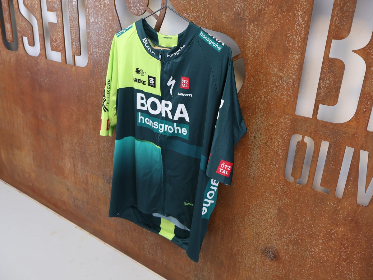 Kurzarm Trikot - BOH von Sportful, SPORTFUL BORA HANSGROHE BOMBER JERSEY RADTRIKOT KURZARM AERO / 3XL vor USEDBIKES-OB.DE Hintergrund