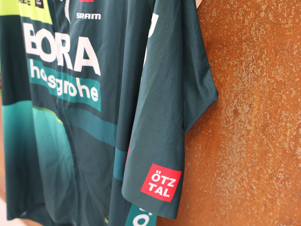 Kurzarm Trikot - BOH von Sportful, SPORTFUL BORA HANSGROHE BOMBER JERSEY RADTRIKOT KURZARM AERO / 3XL vor USEDBIKES-OB.DE Hintergrund