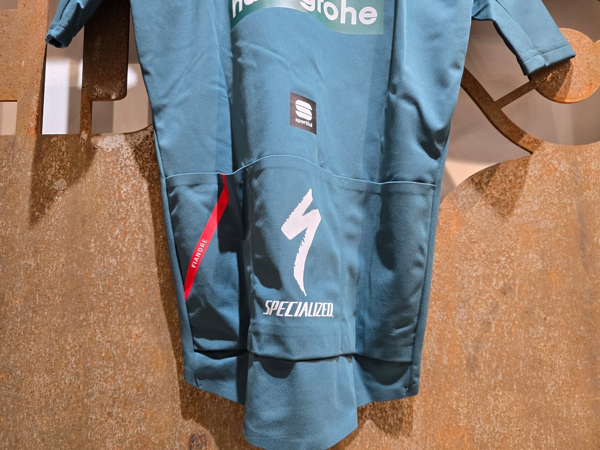Kurzarm Trikot - BOH von Sportful, SPORTFUL BORA HANSGROHE FIANDRE PRO SS JACKET / KURZARM JACKE in variant_title vor USEDBIKES - OB.DE Hintergrund