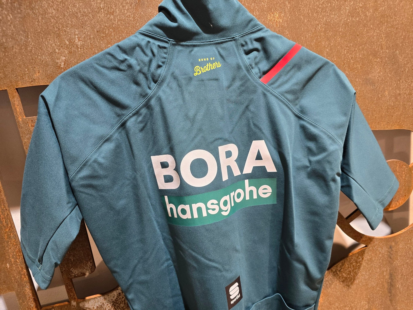 Kurzarm Trikot - BOH von Sportful, SPORTFUL BORA HANSGROHE FIANDRE PRO SS JACKET / KURZARM JACKE in variant_title vor USEDBIKES - OB.DE Hintergrund