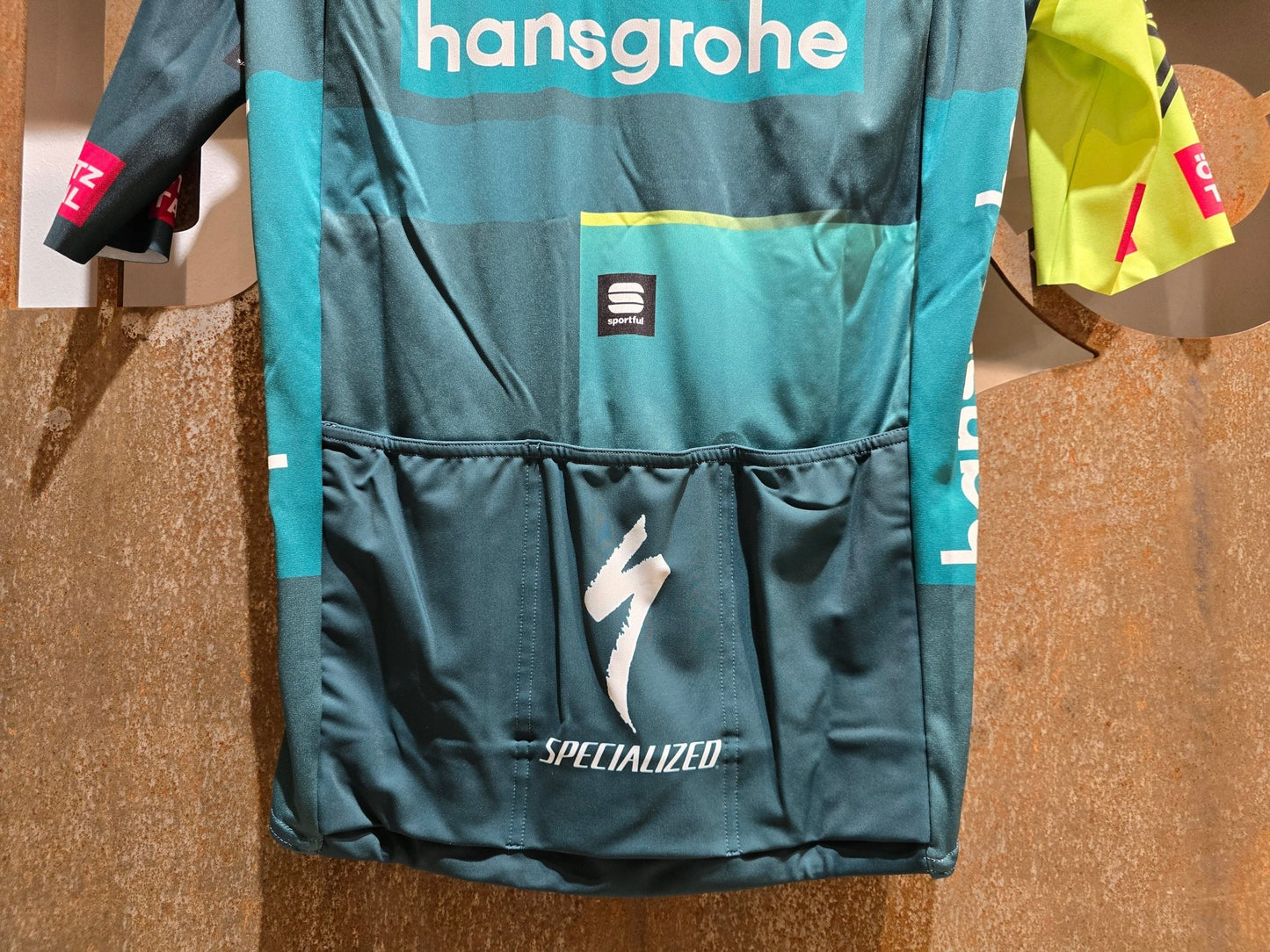 Kurzarm Trikot - BOH von Sportful, SPORTFUL BORA HANSGROHE MID SEASON JERSEY / WARMES KURZARM TRIKOT in variant_title vor USEDBIKES - OB.DE Hintergrund