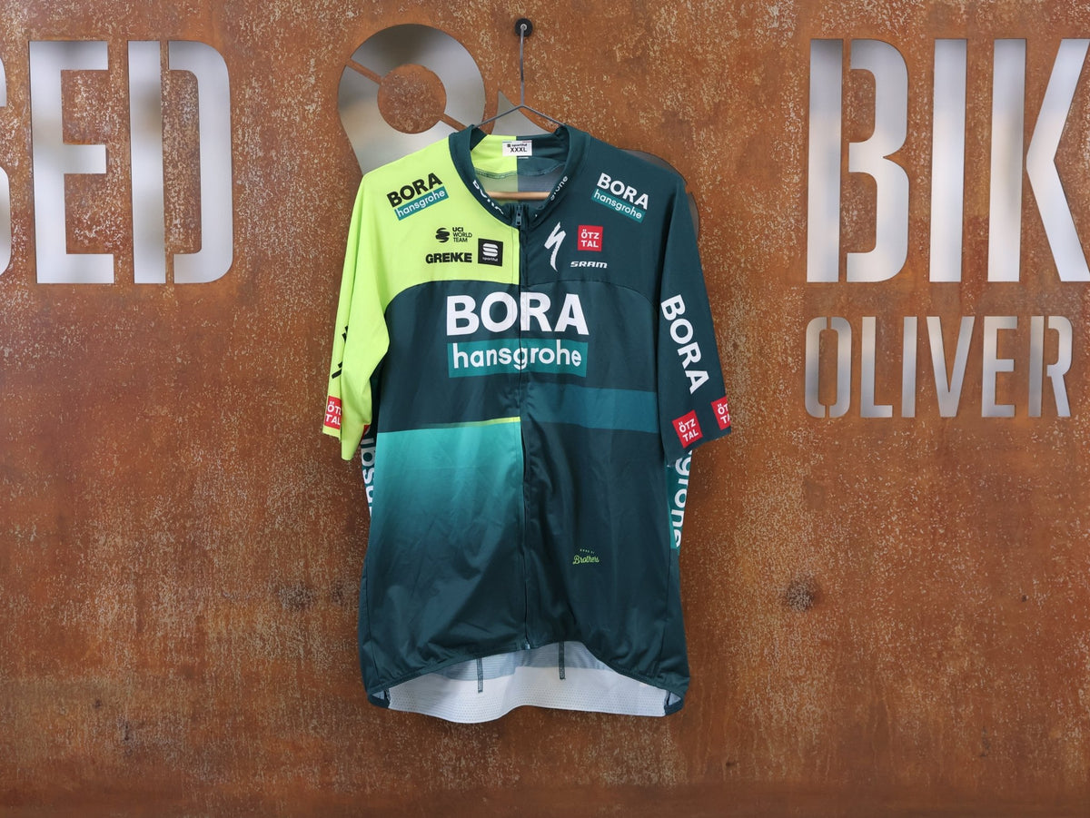 Kurzarm Trikot - BOH von Sportful, SPORTFUL BORA HANSGROHE RADTRIKOT KURZARM BODYFIT TEAM vor USEDBIKES-OB.DE Hintergrund