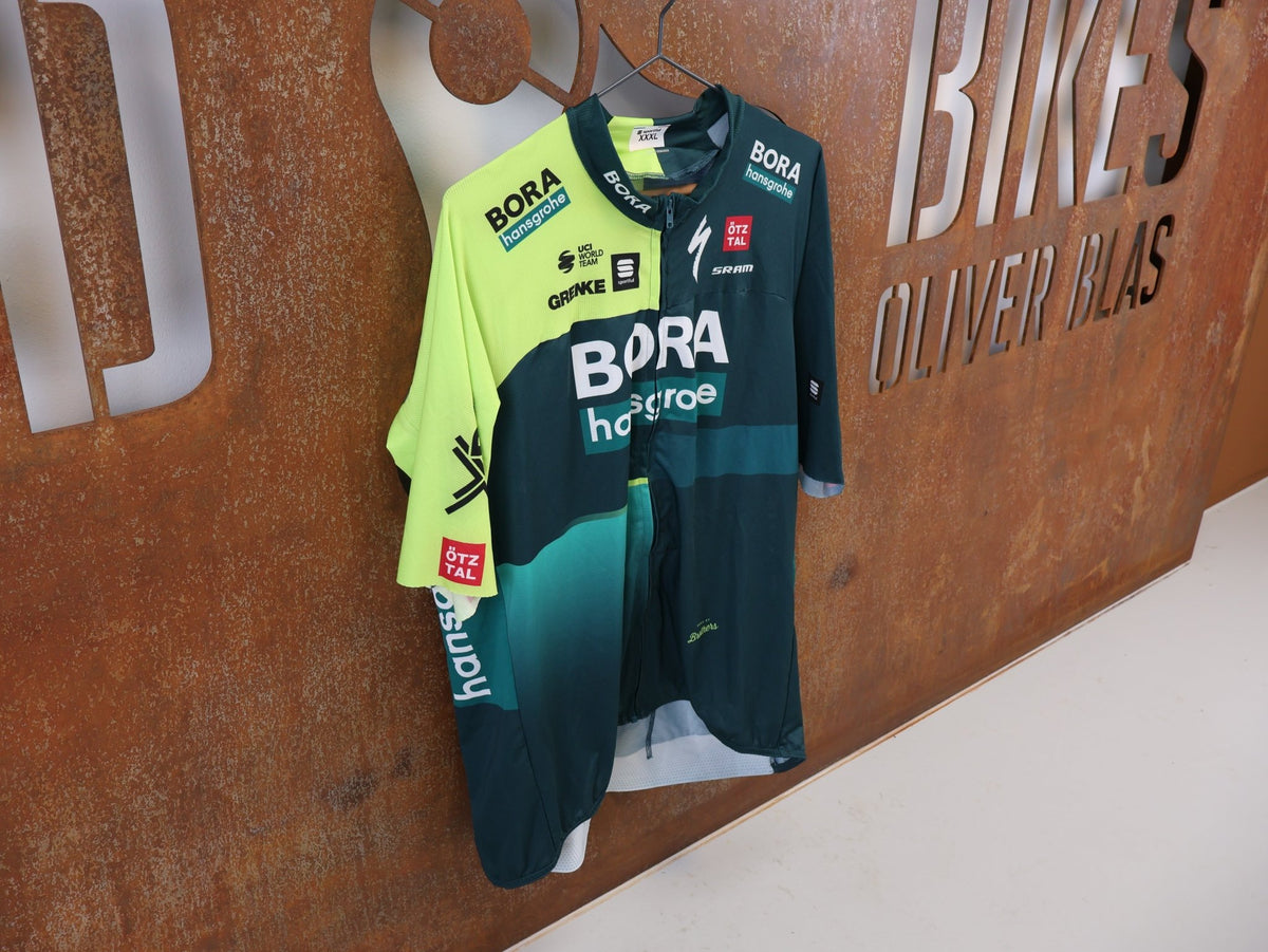Kurzarm Trikot - BOH von Sportful, SPORTFUL BORA HANSGROHE RADTRIKOT KURZARM BODYFIT TEAM vor USEDBIKES-OB.DE Hintergrund
