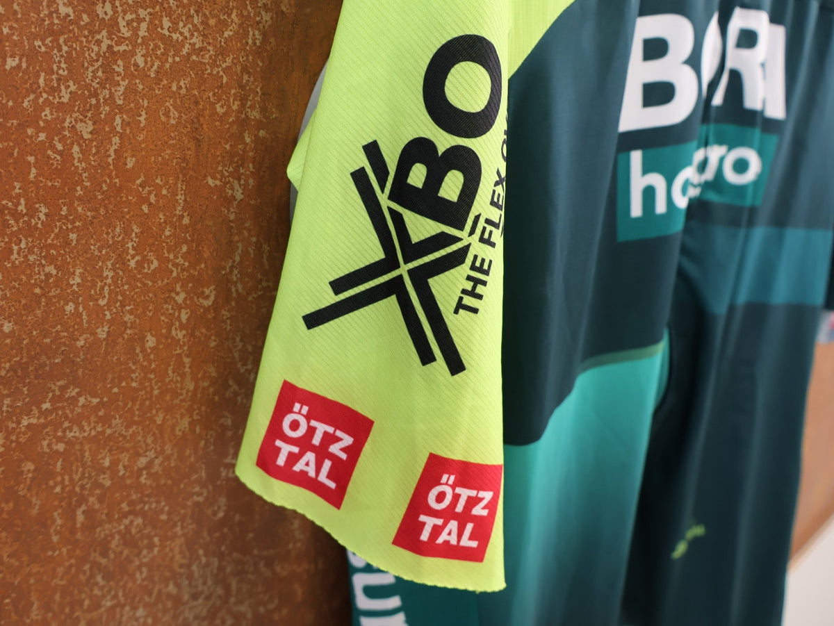 Kurzarm Trikot - BOH von Sportful, SPORTFUL BORA HANSGROHE RADTRIKOT KURZARM BODYFIT TEAM vor USEDBIKES-OB.DE Hintergrund