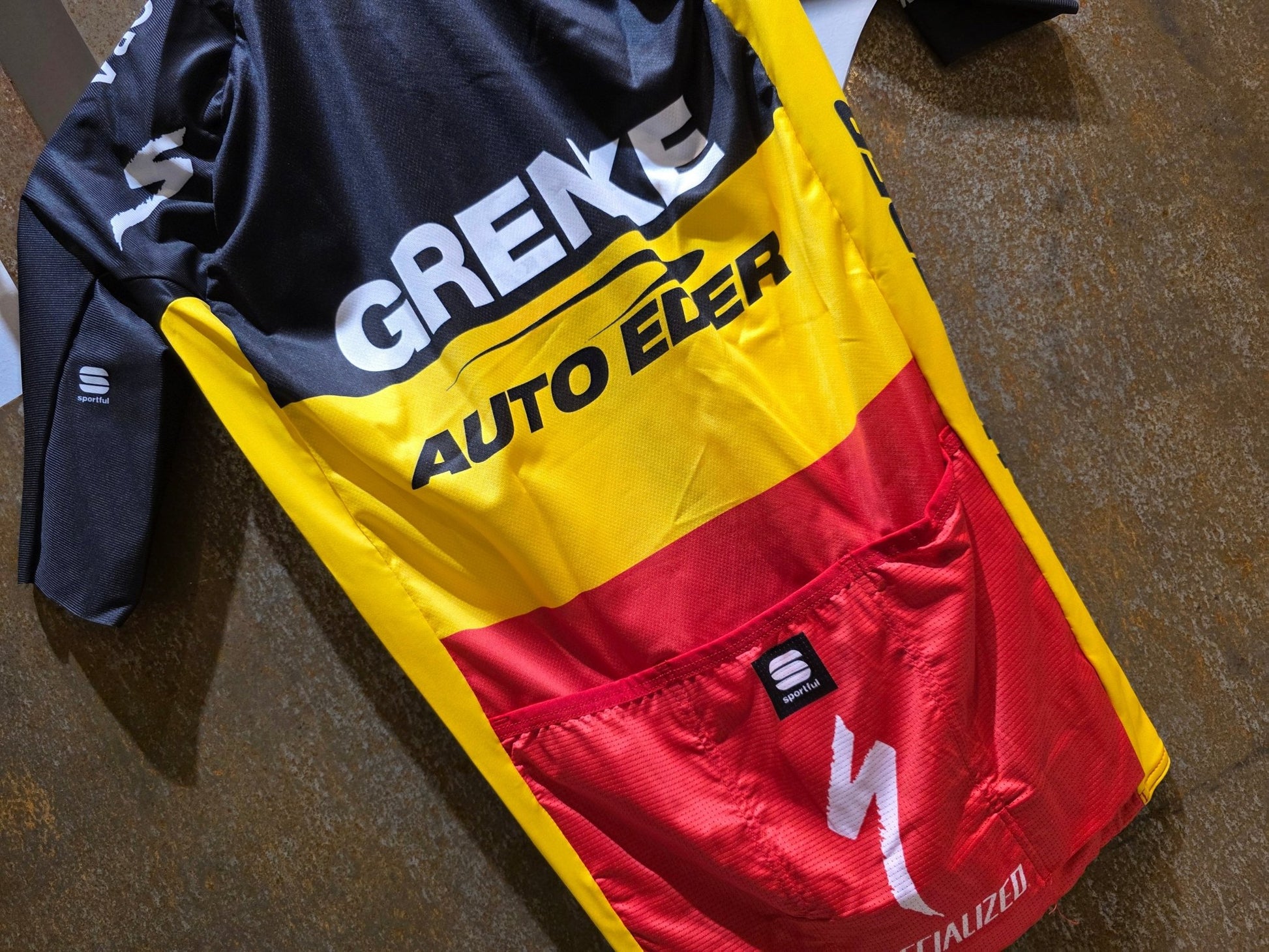 Kurzarm Trikot - U19 von Sportful, SPORTFUL GRENKE - AUTO EDER BOMBER JERSEY / KURZARM TRIKOT / BELGISCHER MEISTER in variant_title vor USEDBIKES - OB.DE Hintergrund