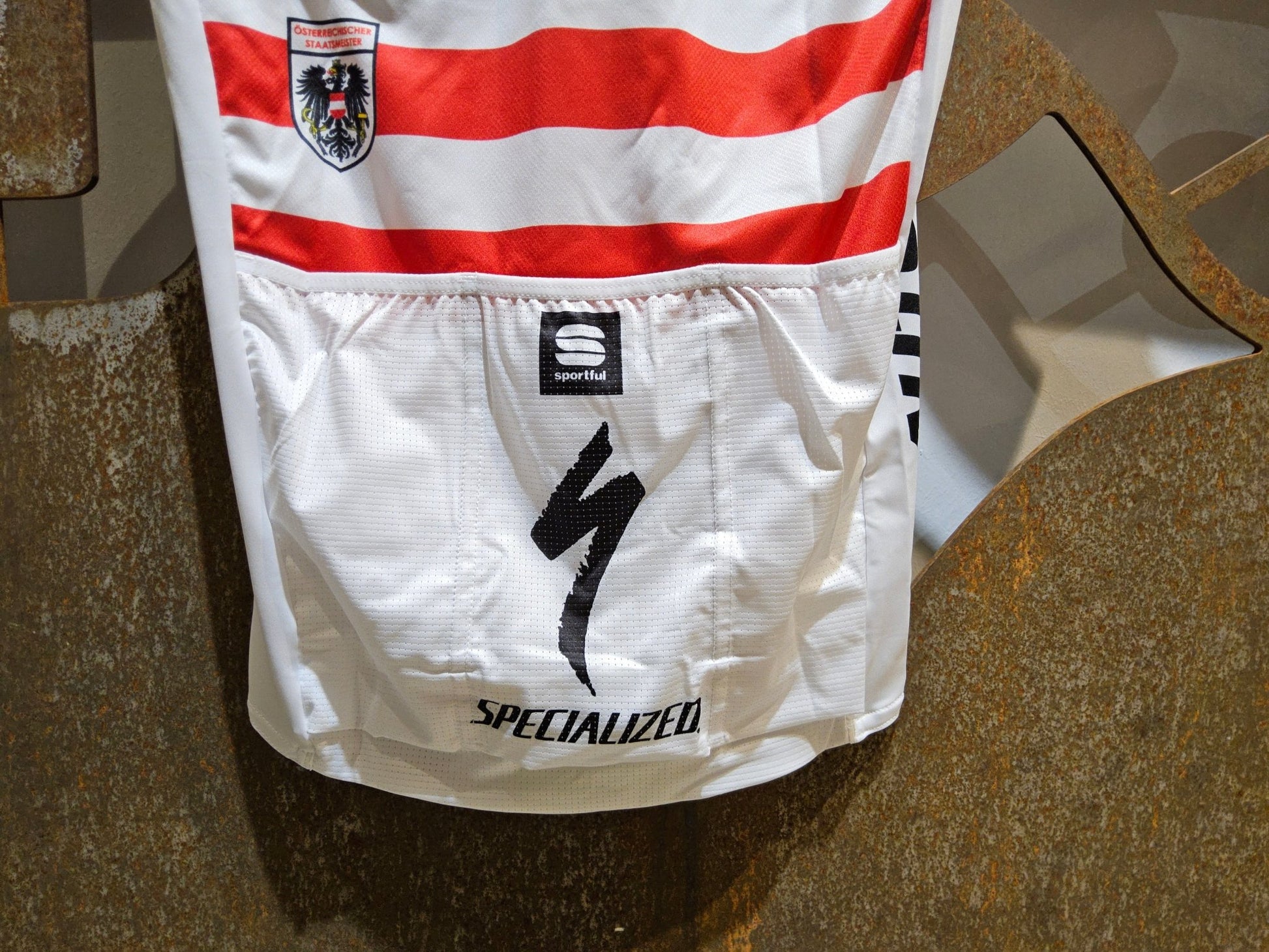 Kurzarm Trikot - U19 von Sportful, SPORTFUL GRENKE - AUTO EDER BOMBER JERSEY / KURZARM TRIKOT / ÖSTERREICHISCHER MEISTER in variant_title vor USEDBIKES - OB.DE Hintergrund