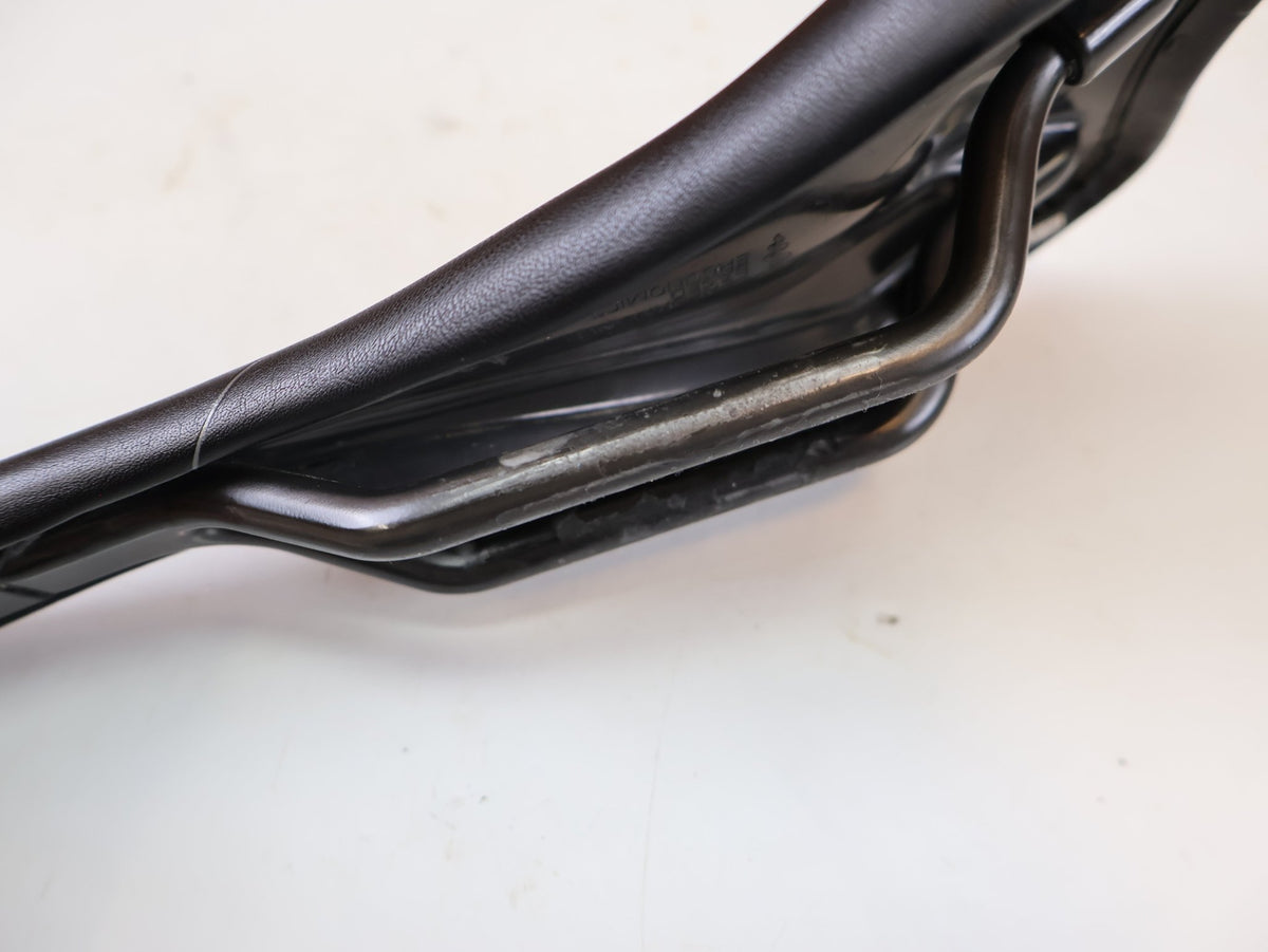 Sattel von SQ Lab, SQlab 612 Carbon Sattel 7x10mm 146g / 12 vor USEDBIKES-OB.DE Hintergrund