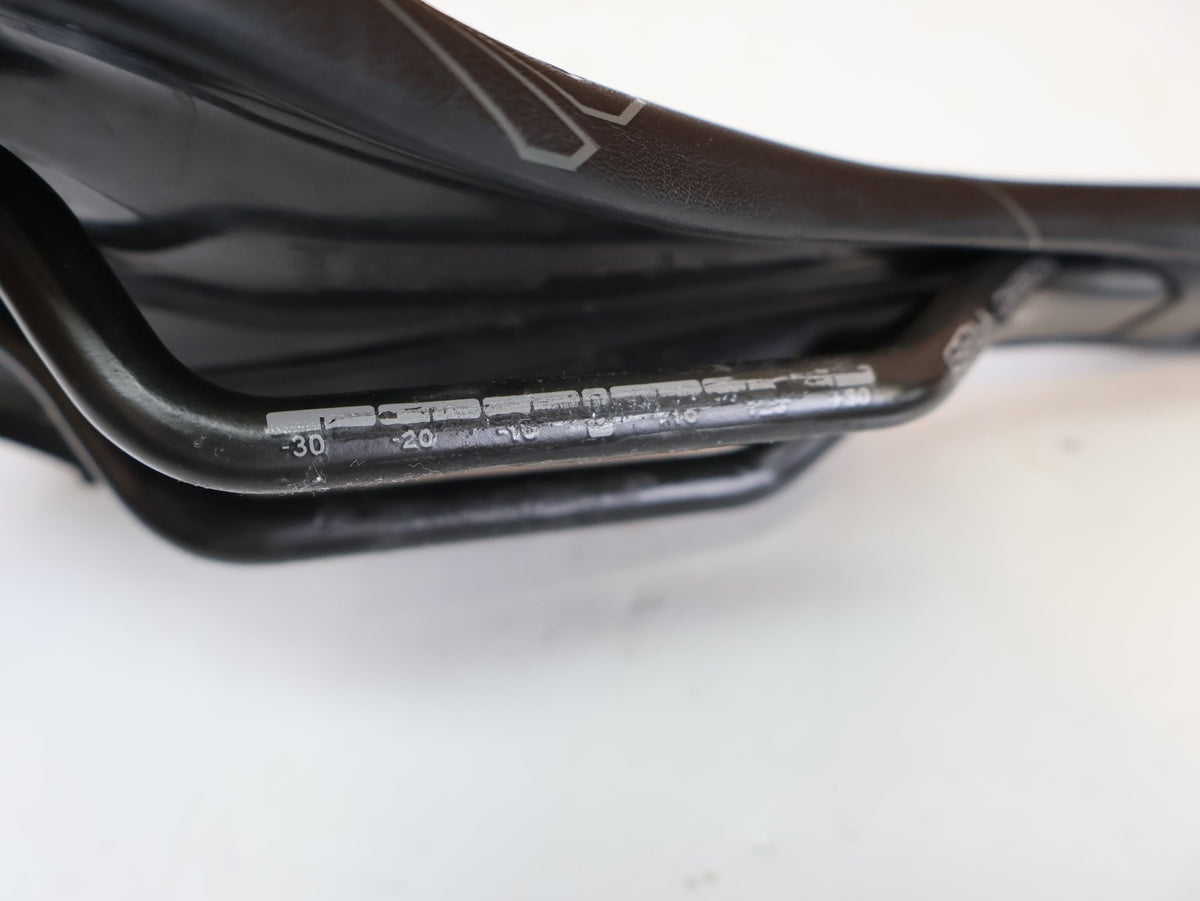 Sattel von SQ Lab, SQlab 612 Carbon Sattel 7x10mm 146g / 12 vor USEDBIKES-OB.DE Hintergrund